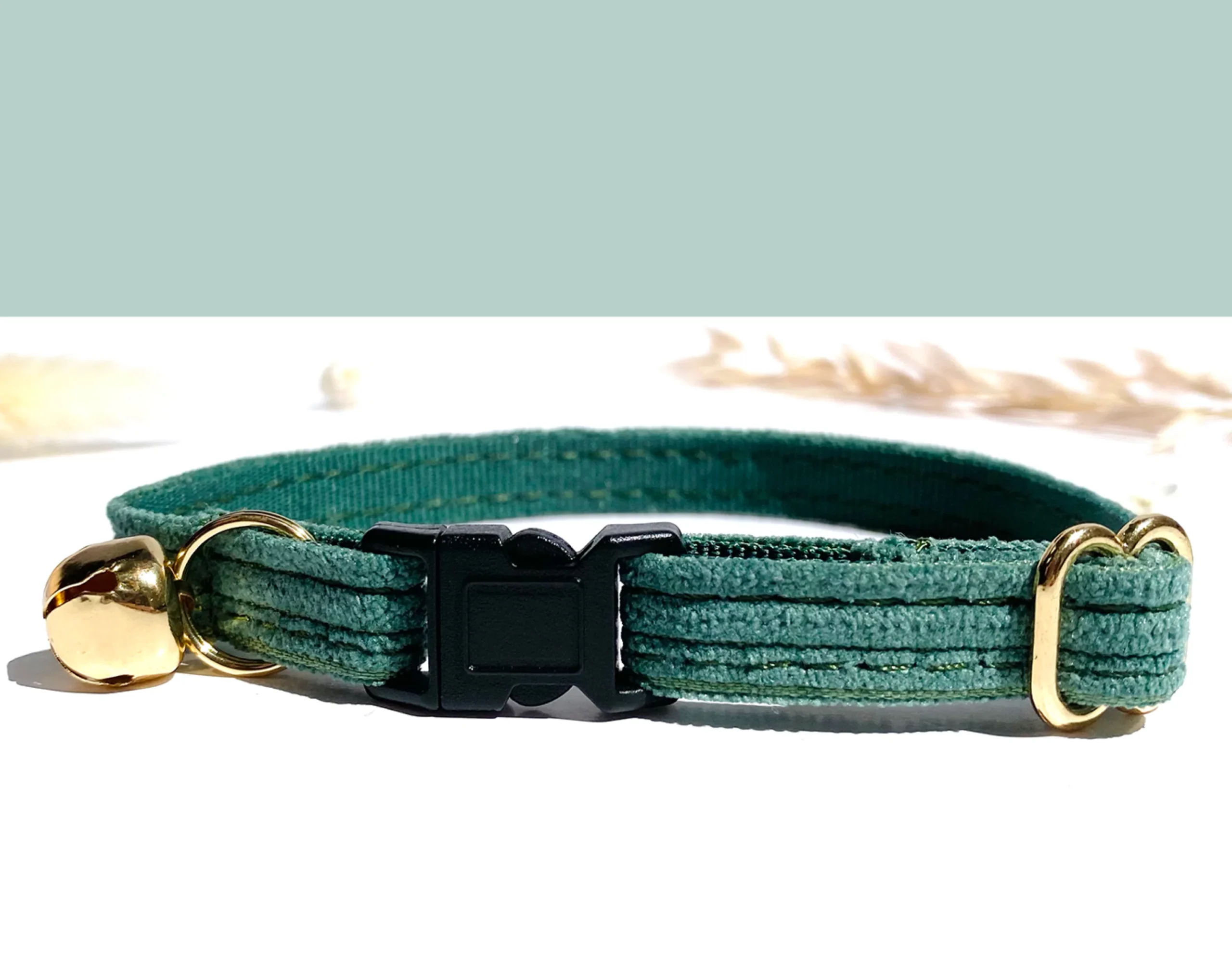 Collier Chat Velours Côtelé Vert – Image 2